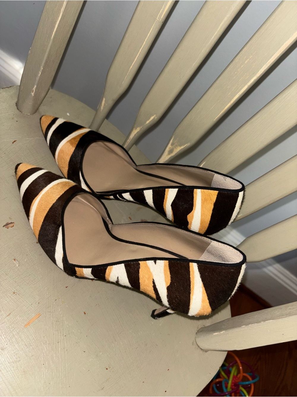 Ann Taylor. Real fur. Calf Sz 8.5 Pointed-Toe Striped Pump in Brown, White & Tan